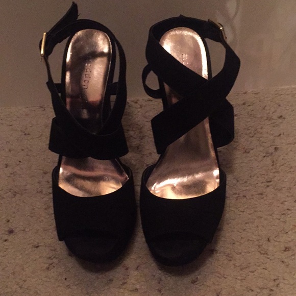 Black heels - Picture 2 of 4